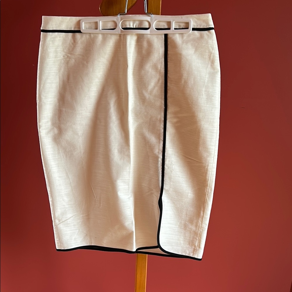Ann Taylor Cream Pencil Skirt Knee-Length size 10